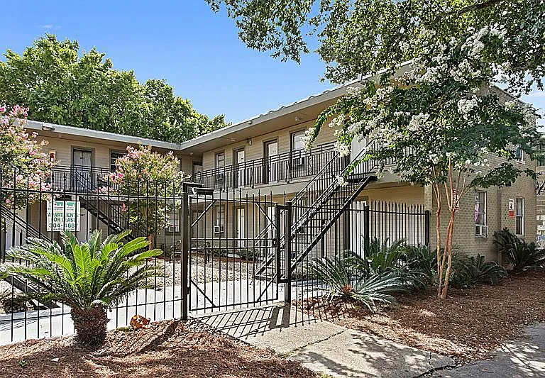 2119 Washington Ave — Photo 5