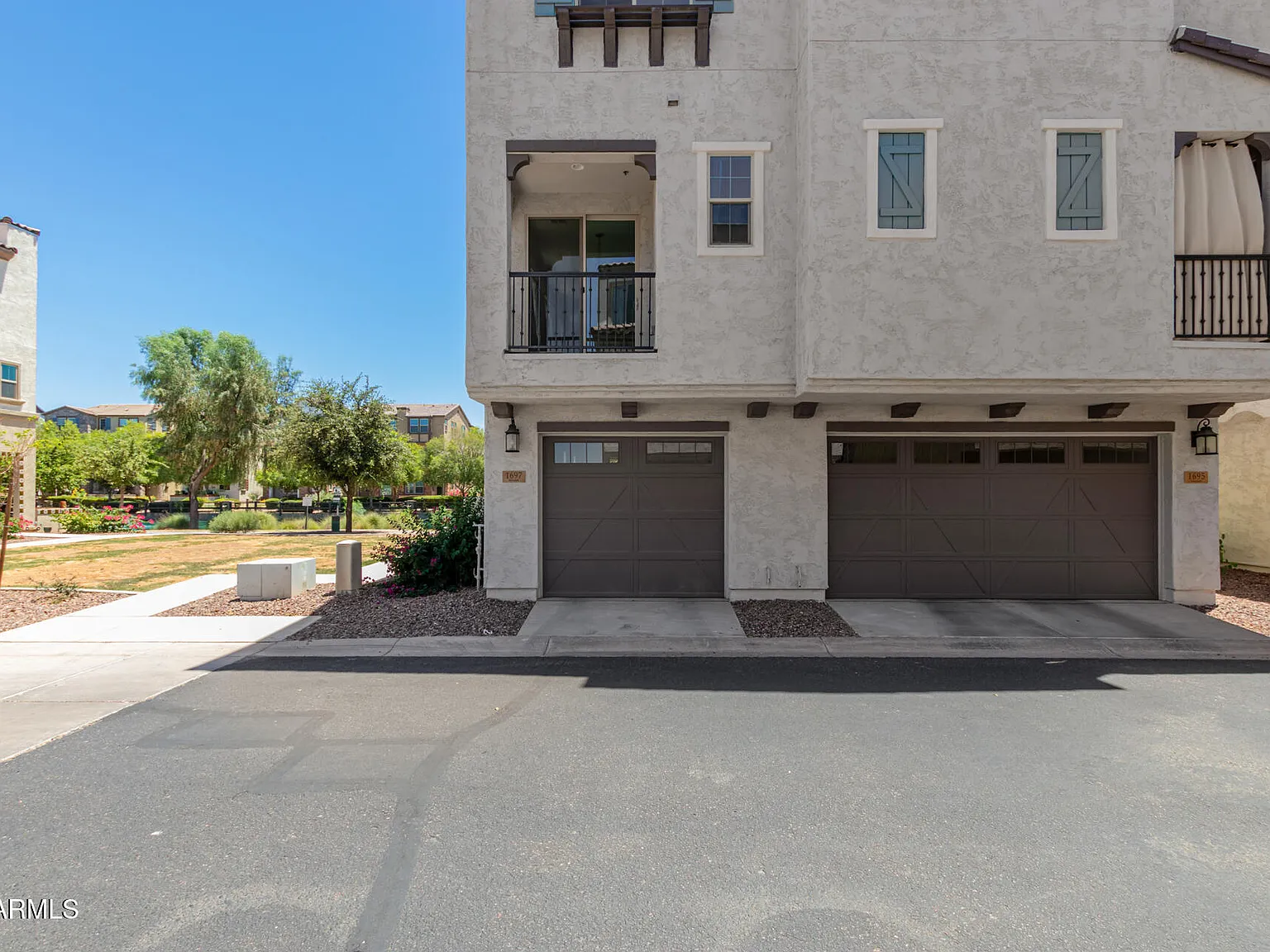 2 bed, 2.5 bath, 1369 sqft, $2,500 — Photo 2