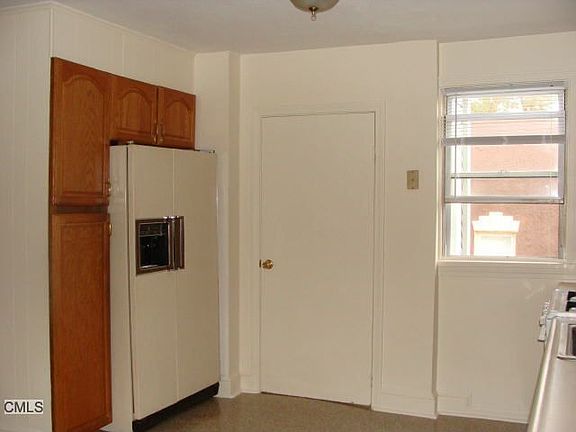 3rd image of 36 Dr Martin Luther King Jr Dr APT 1