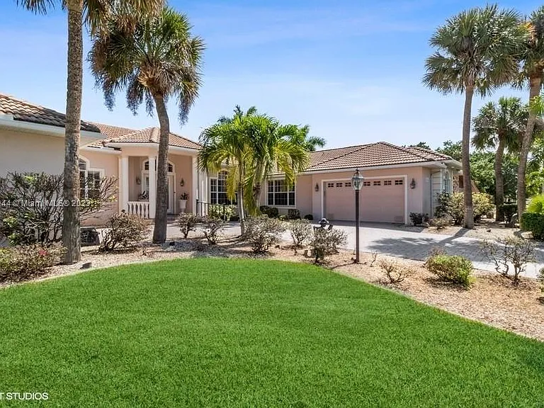 1524 Columbian Dr — Photo 3