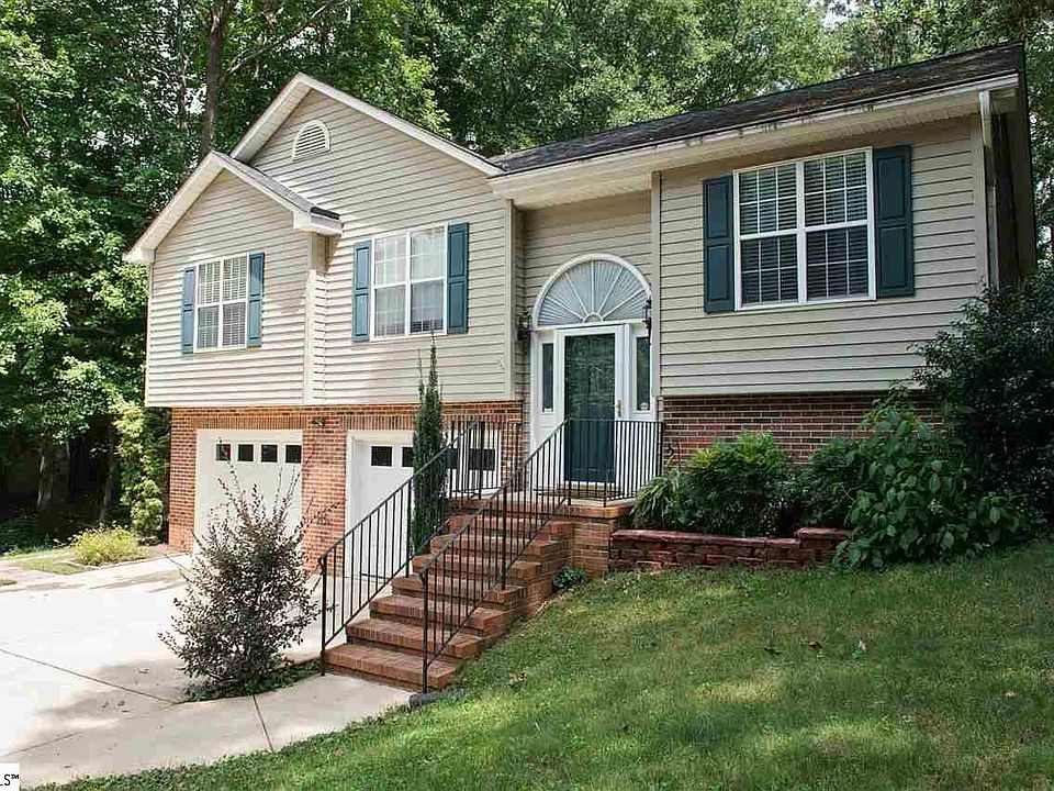 1st image of 17 Montford Ct