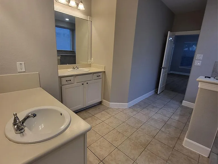 606 Admiral Bay Ln — Photo 25