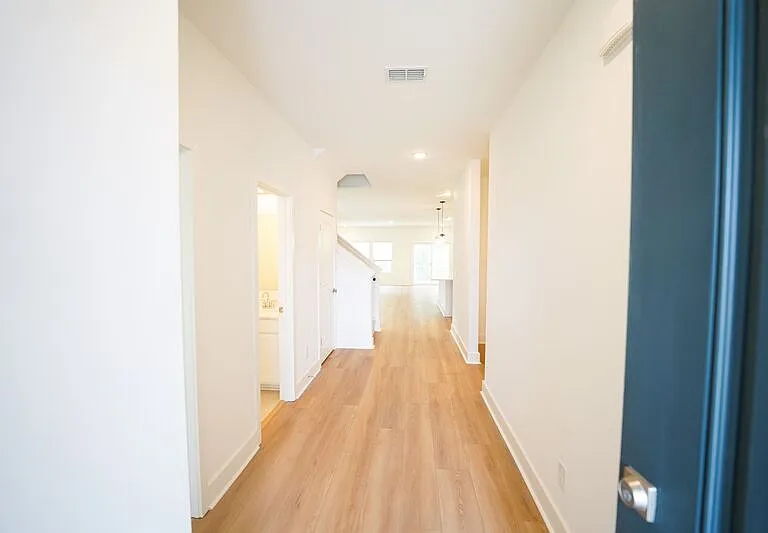 128 Kingswood Cir — Photo 4