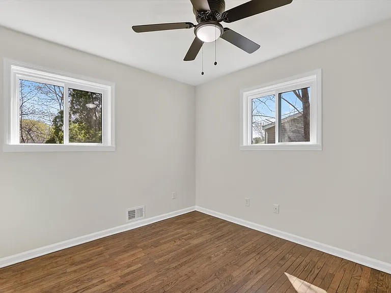 761 Elmwood Dr — Photo 11