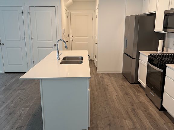 5th image of 3826 S Landmark Ln