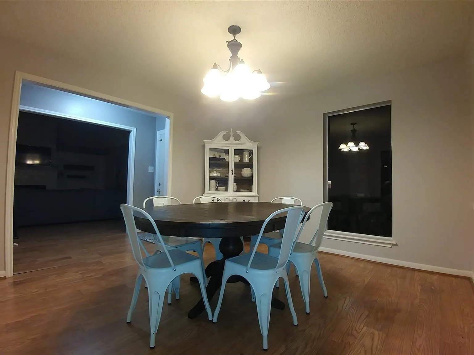 4 bed, 2.0 bath, 2019 sqft, $2,000 — Photo 3
