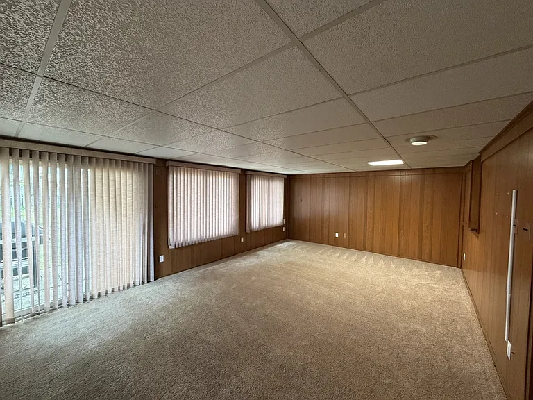 1187 Golden Gate Blvd — Photo 20