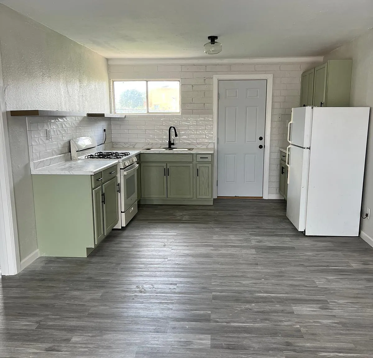 2 bed, 792 sqft, $950 — Photo 2