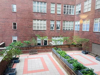 Rented by R New York