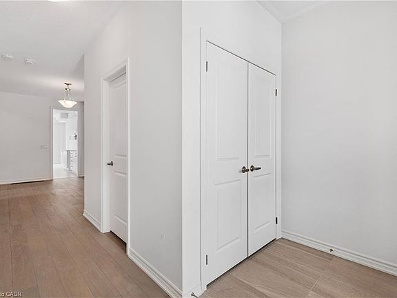 3rd image of 8 Daisy St