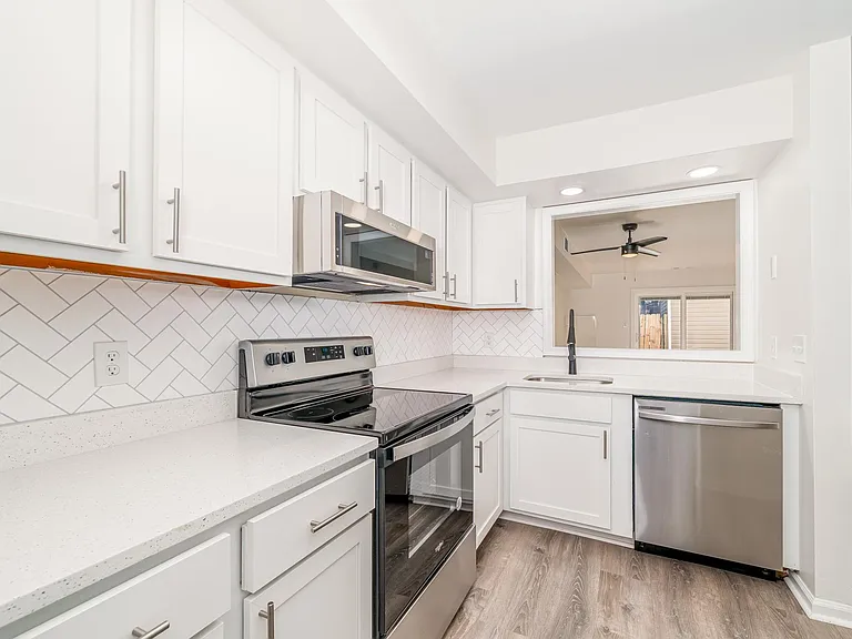9400 1st View St Townhomes — Photo 6