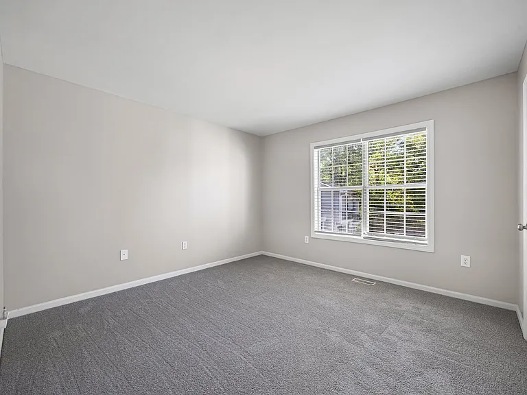 704 Heritage Pkwy — Photo 18