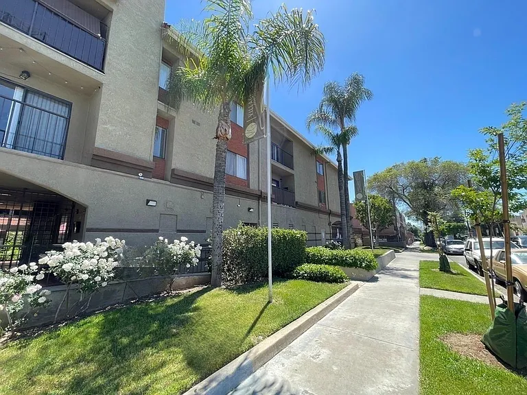 Village Grove — Photo 10