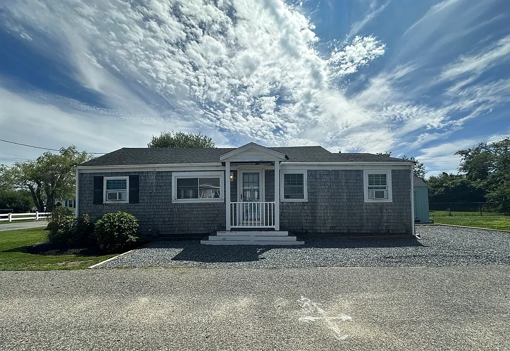 2 bed, 1.0 bath, 840 sqft, $2,500 — Photo 1