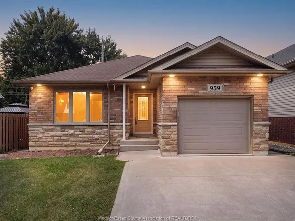 959 Prado Pl, Windsor, ON N8S 2H4