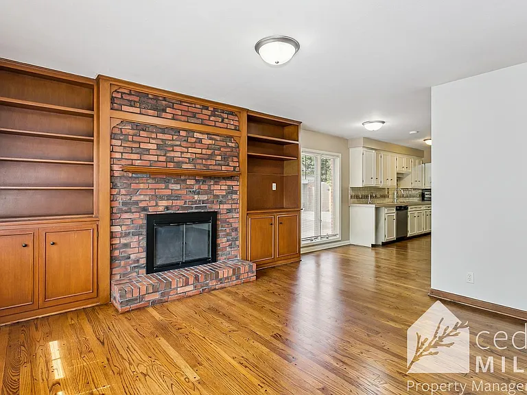 125 S Oakwood St — Photo 7