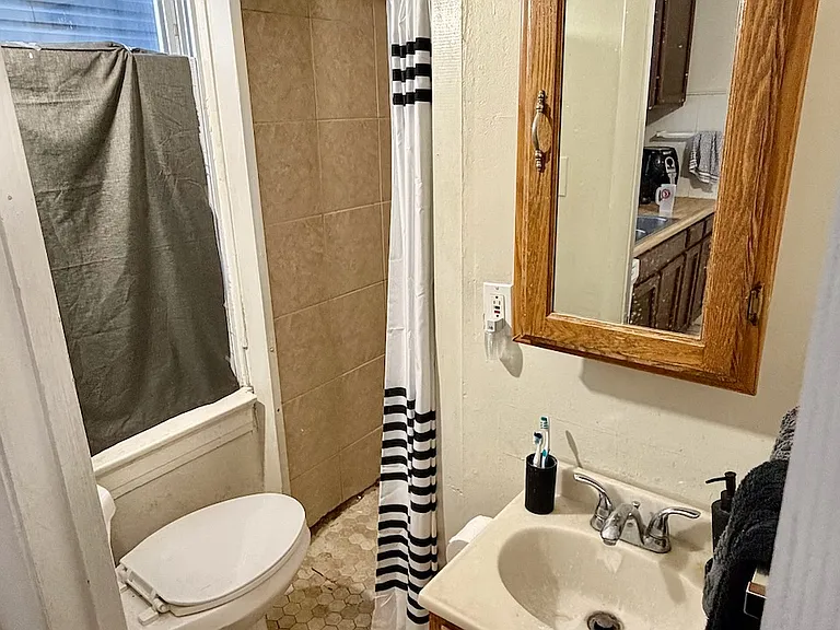 2327 Stratford Ave #2 — Photo 4