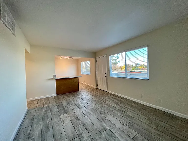 Solano Apartments — Photo 20