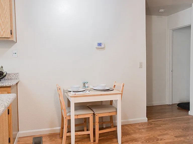 Walnut Apartments — Photo 16