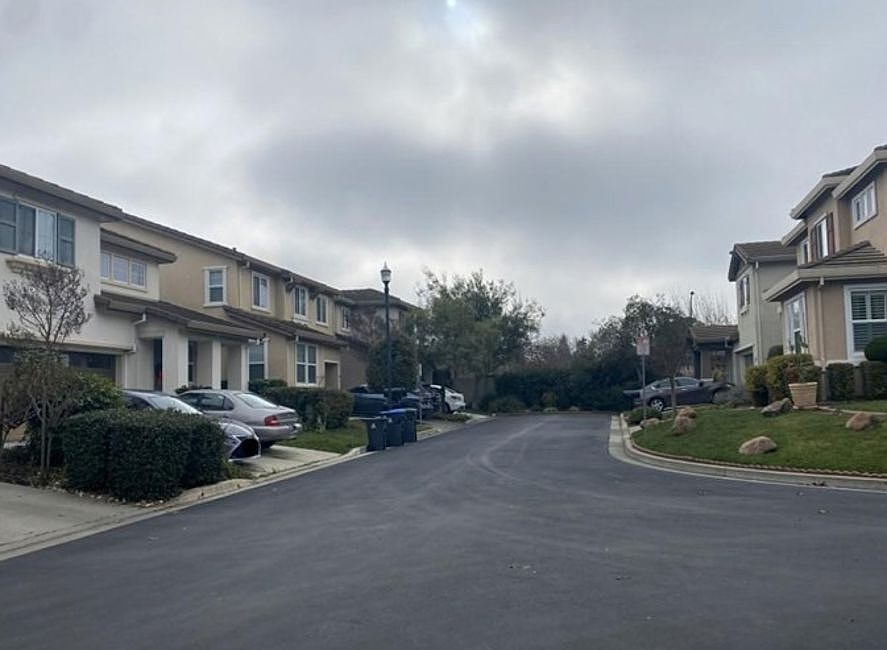 Exterior Neighborhood (street photo)