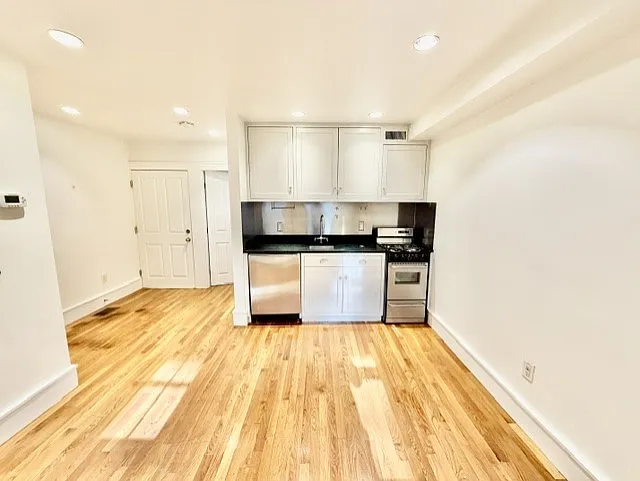 11 Thacher Ct #1 — Photo 17