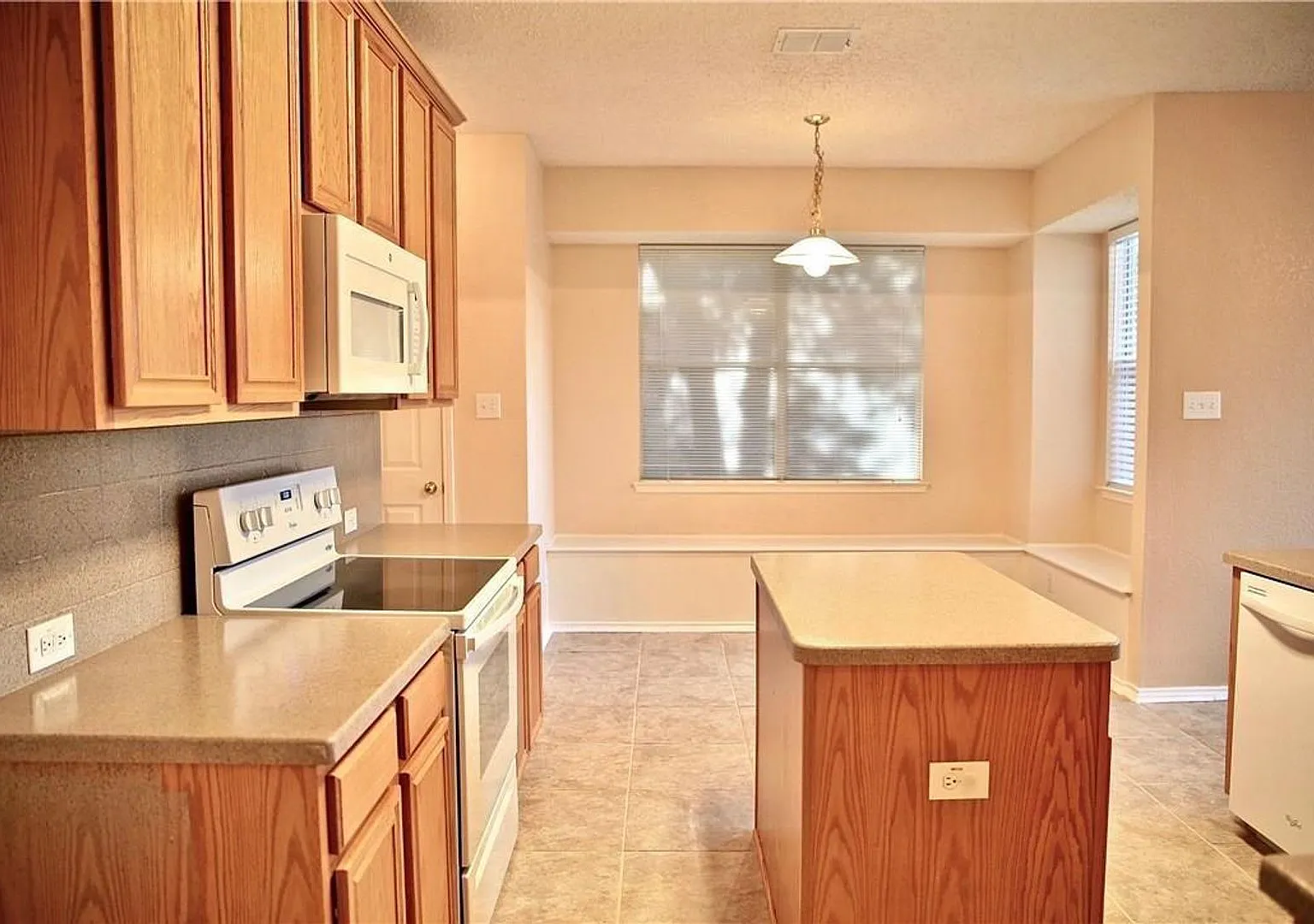 Spacious 4 Bed, 3 Bath Home in Top-Rated Allen ISD — Photo 4