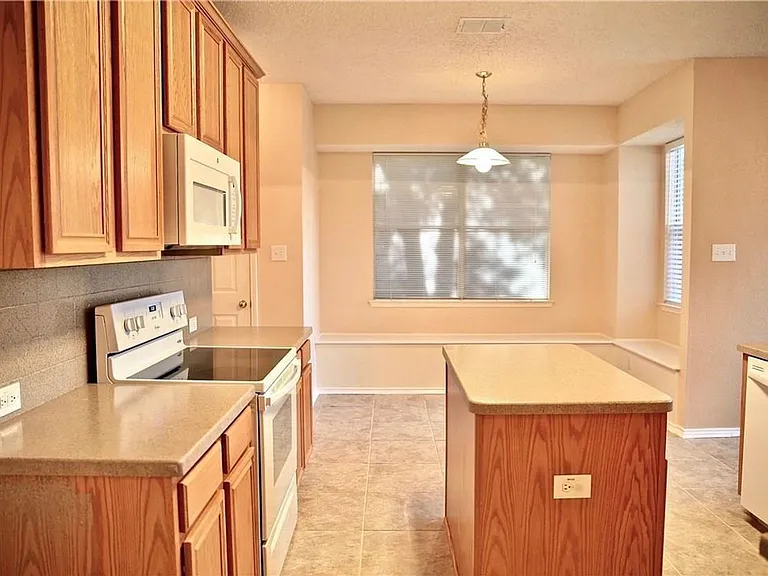 1427 Autumnmist Dr — Photo 11