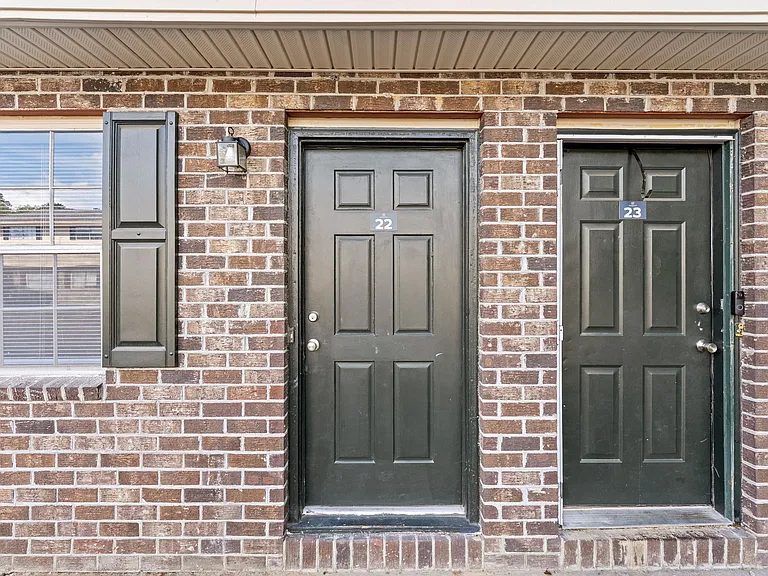 Country Club Apartments — Photo 10