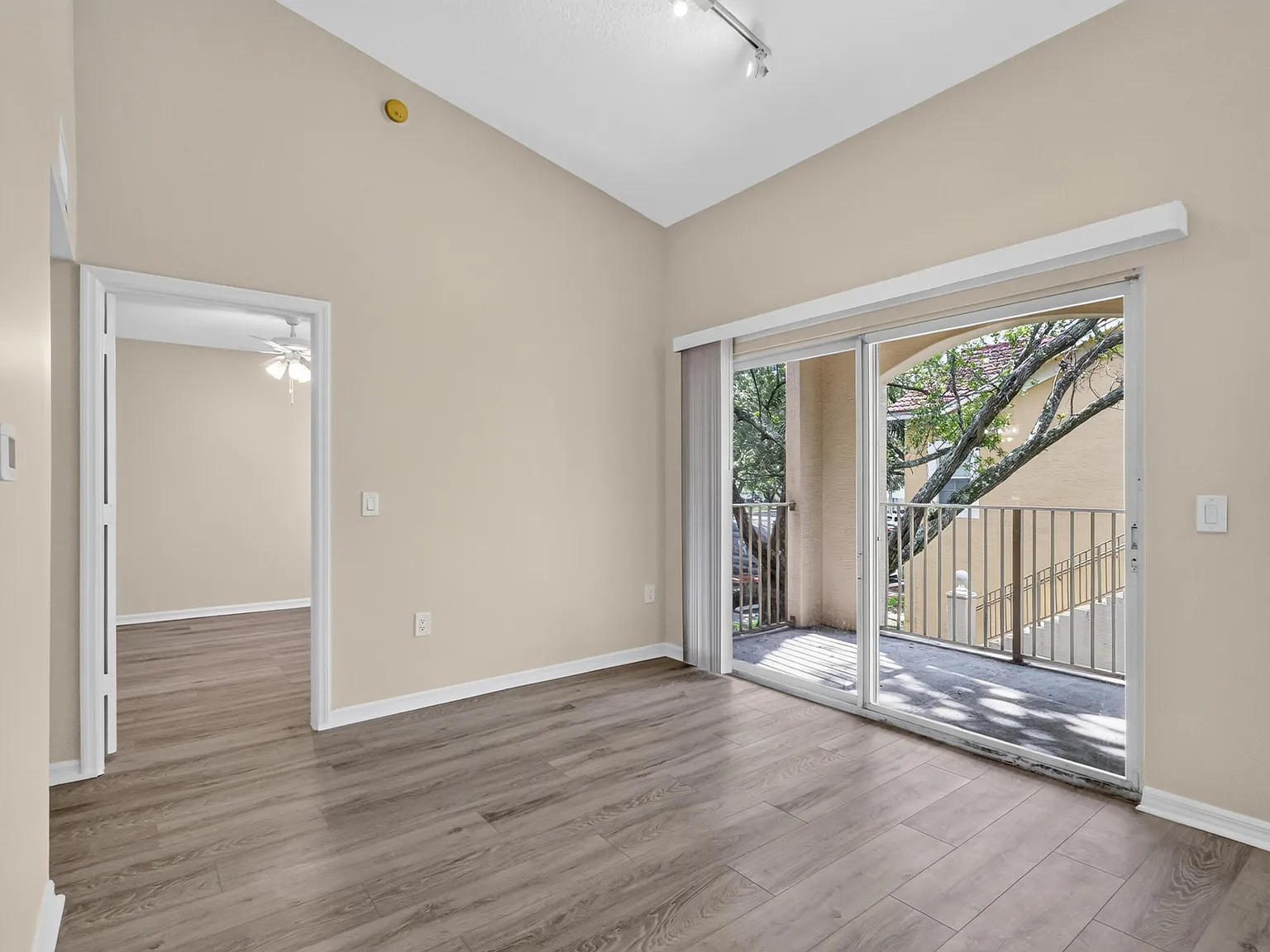 1 bed, 1.0 bath, 760 sqft, $1,800 — Photo 3
