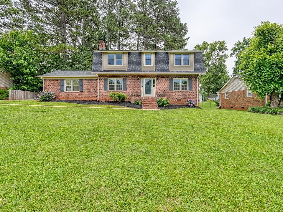1st image of 210 Oakmont Dr
