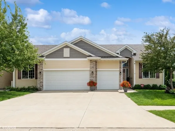 10218 Coventry Cir, Johnston, IA 50131