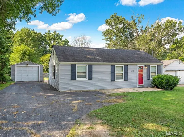 2212 E 5th St, Washington, MO 63090