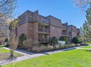 144 Kenrick St APT 12, Brighton, MA 02135