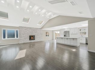 2 Kenneth St, Plainview, NY 11803