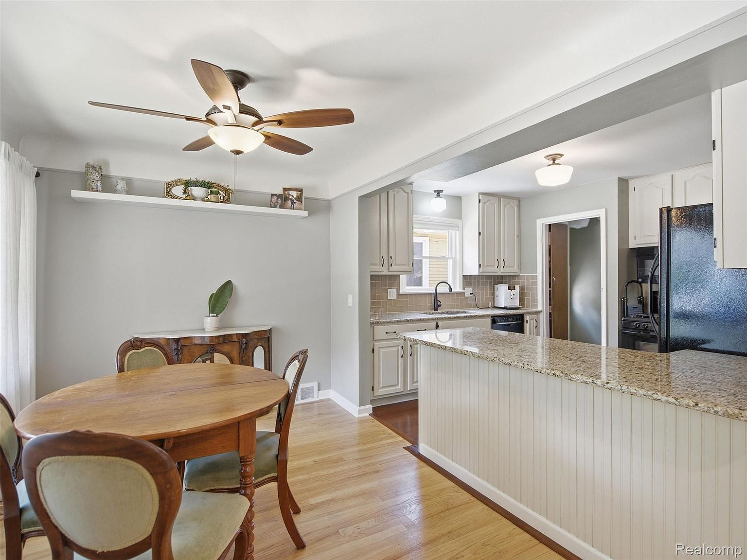 475 E Marshall St, photo 10