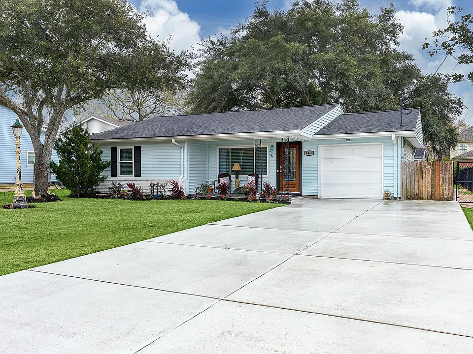 4449 Shady Lake Dr