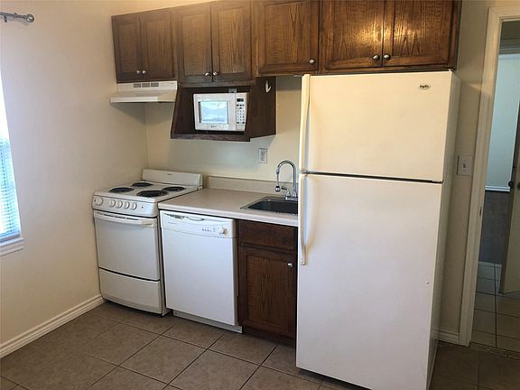 3rd image of 914 E 25th St #3