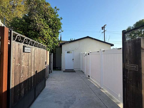 2nd image of 18924 Vose St