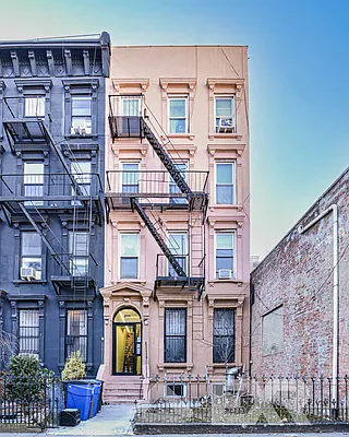 Rented by EXR | media 27