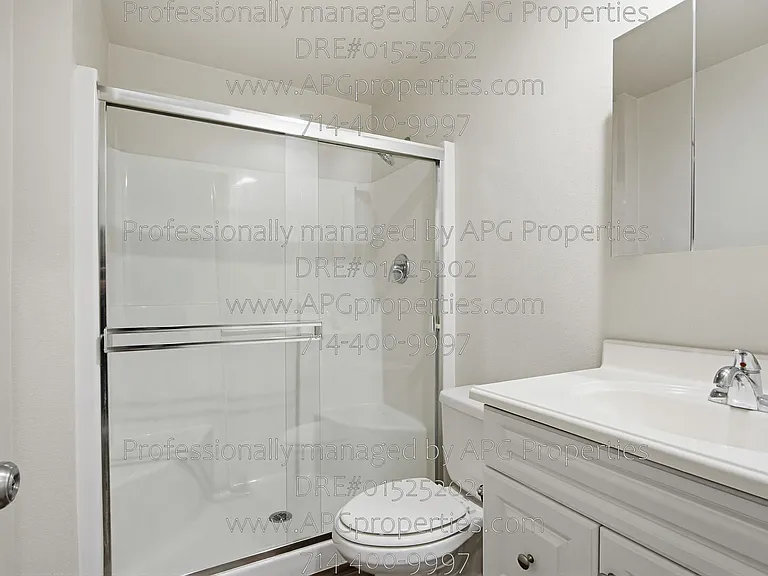 139 Thompson Ave — Photo 27