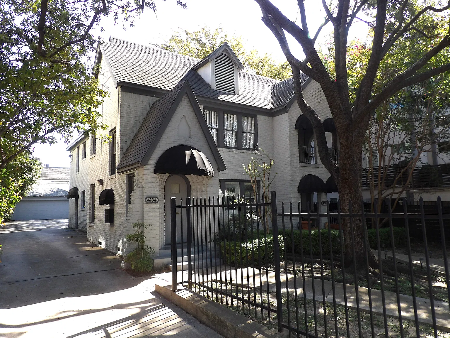 2 bed, 1296 sqft, $2,700 — Photo 1