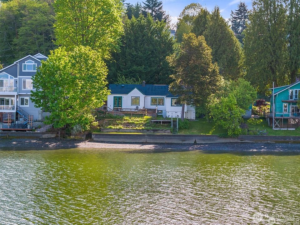 1st image of 1333 East Bay Drive NE
