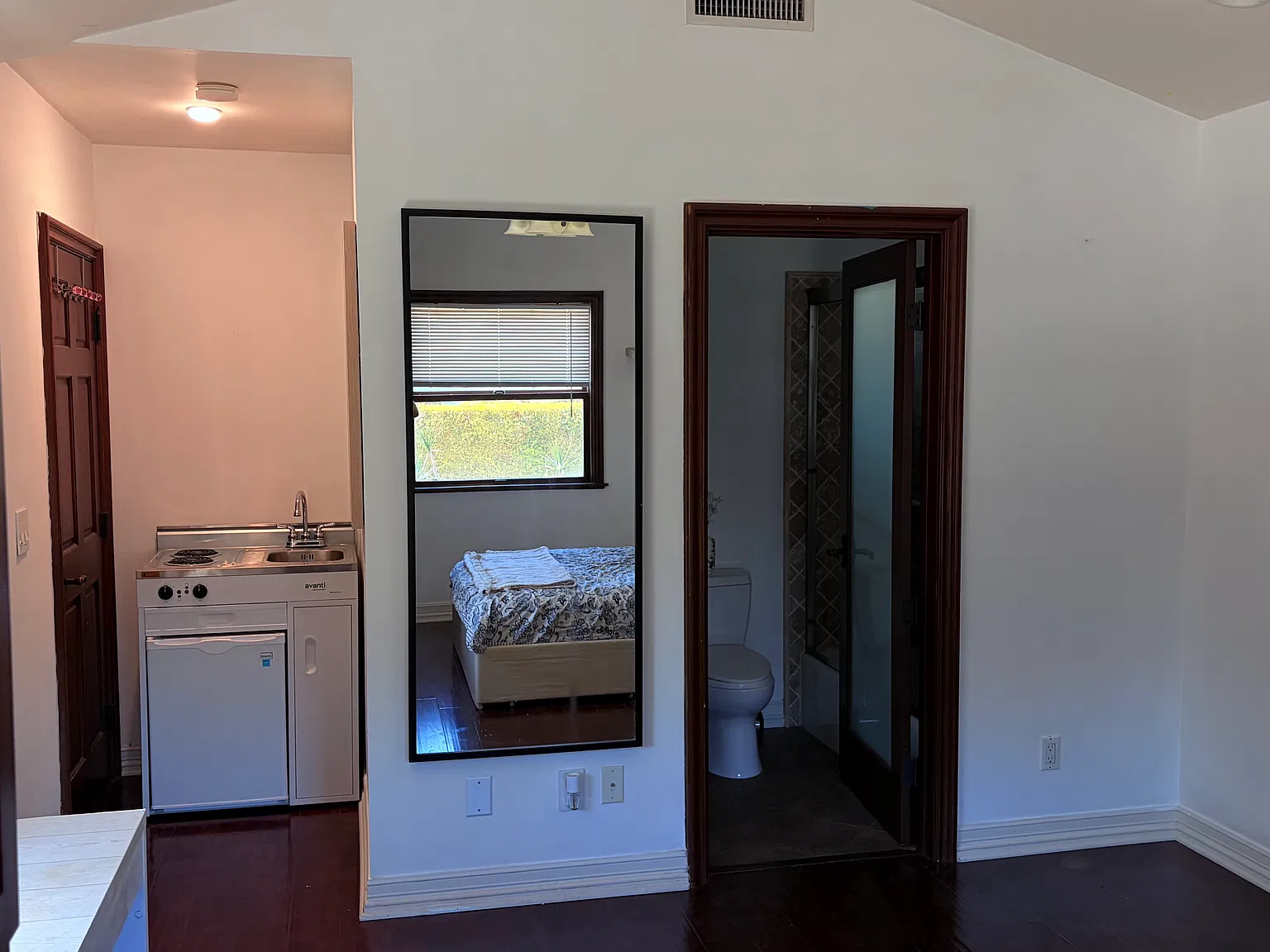1 bed, 390 sqft, $1,850 — Photo 2
