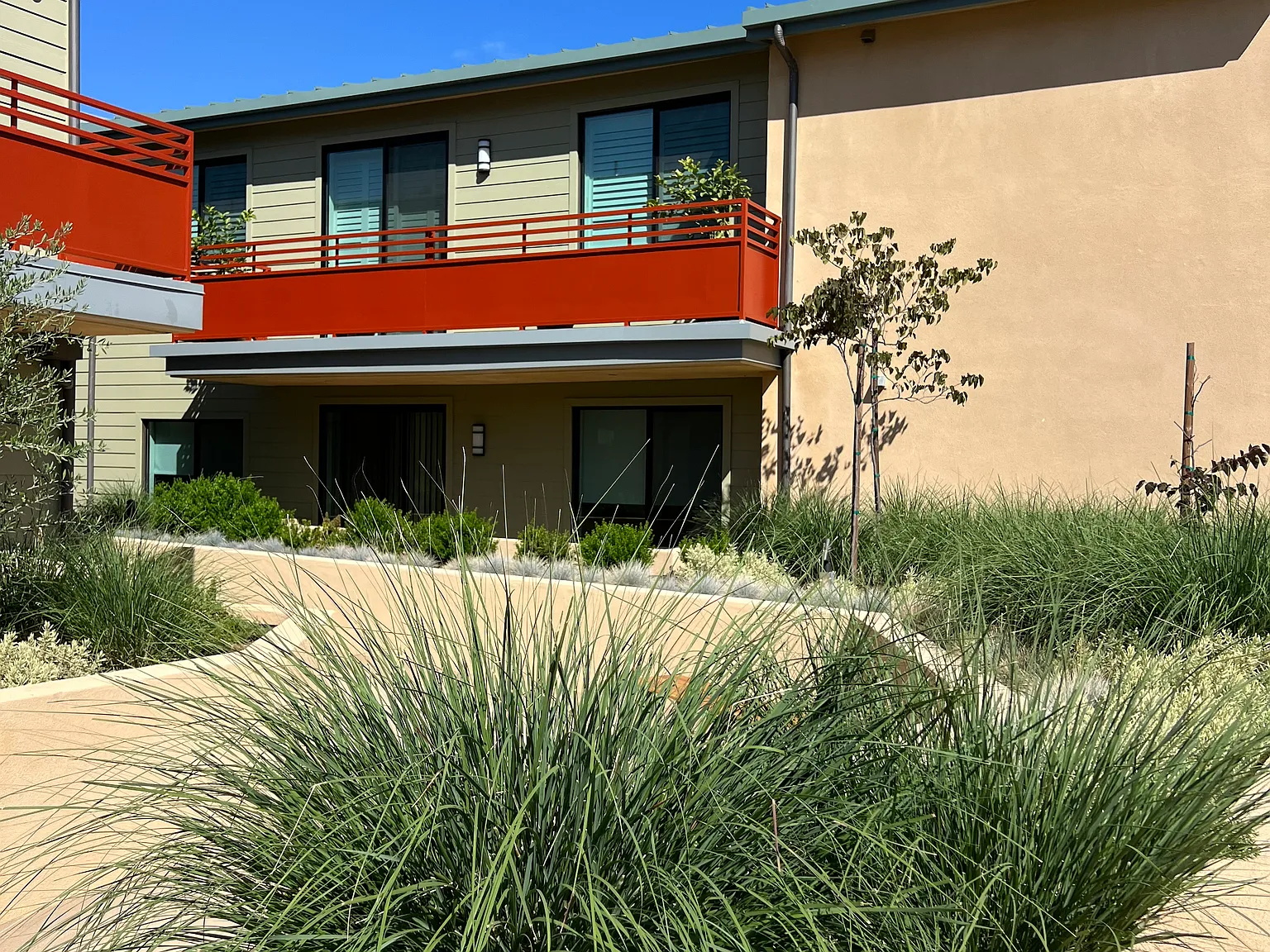 3 bed, 1466 sqft, $4,900 — Photo 3