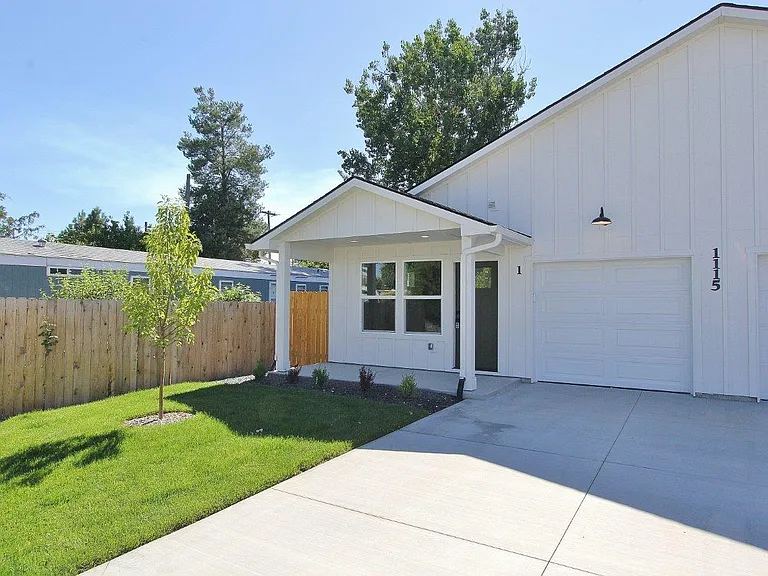 1115 S Commercial Ave #1 — Photo 2