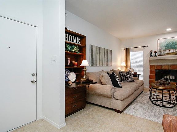 4th image of 1818 Augusta Dr APT 23
