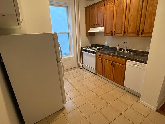 4th image of 470 15th St #1R