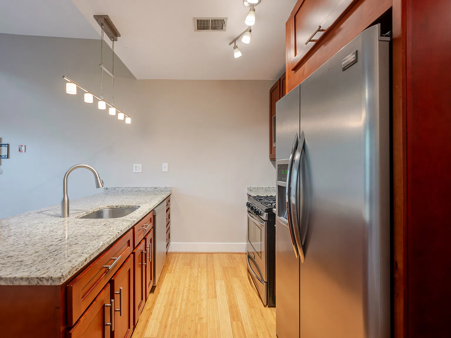 1 bed, 660 sqft, $2,500 — Photo 3
