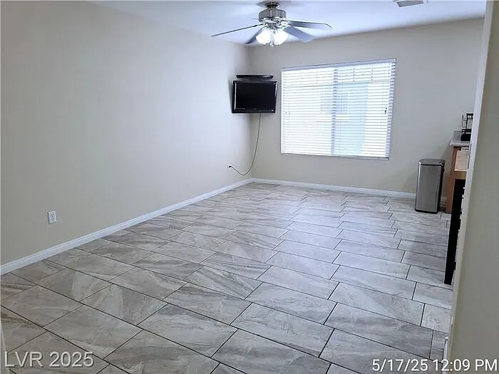 316 Fountain Crossing Ln — Photo 10