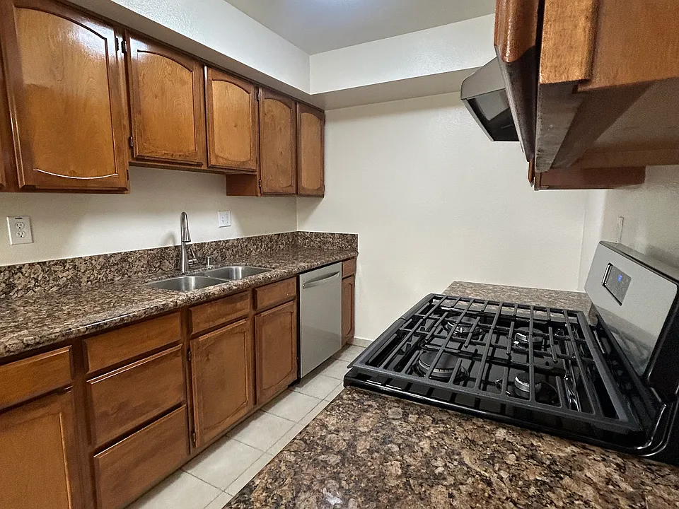 607 E Magnolia Blvd #C